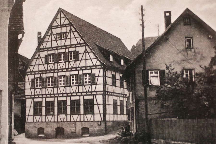 Geschichte-Roessle-Dettingen-900-11Y1A4200 Das Rößle in den frühen 1950er Jahren; noch ohne Beschilderung